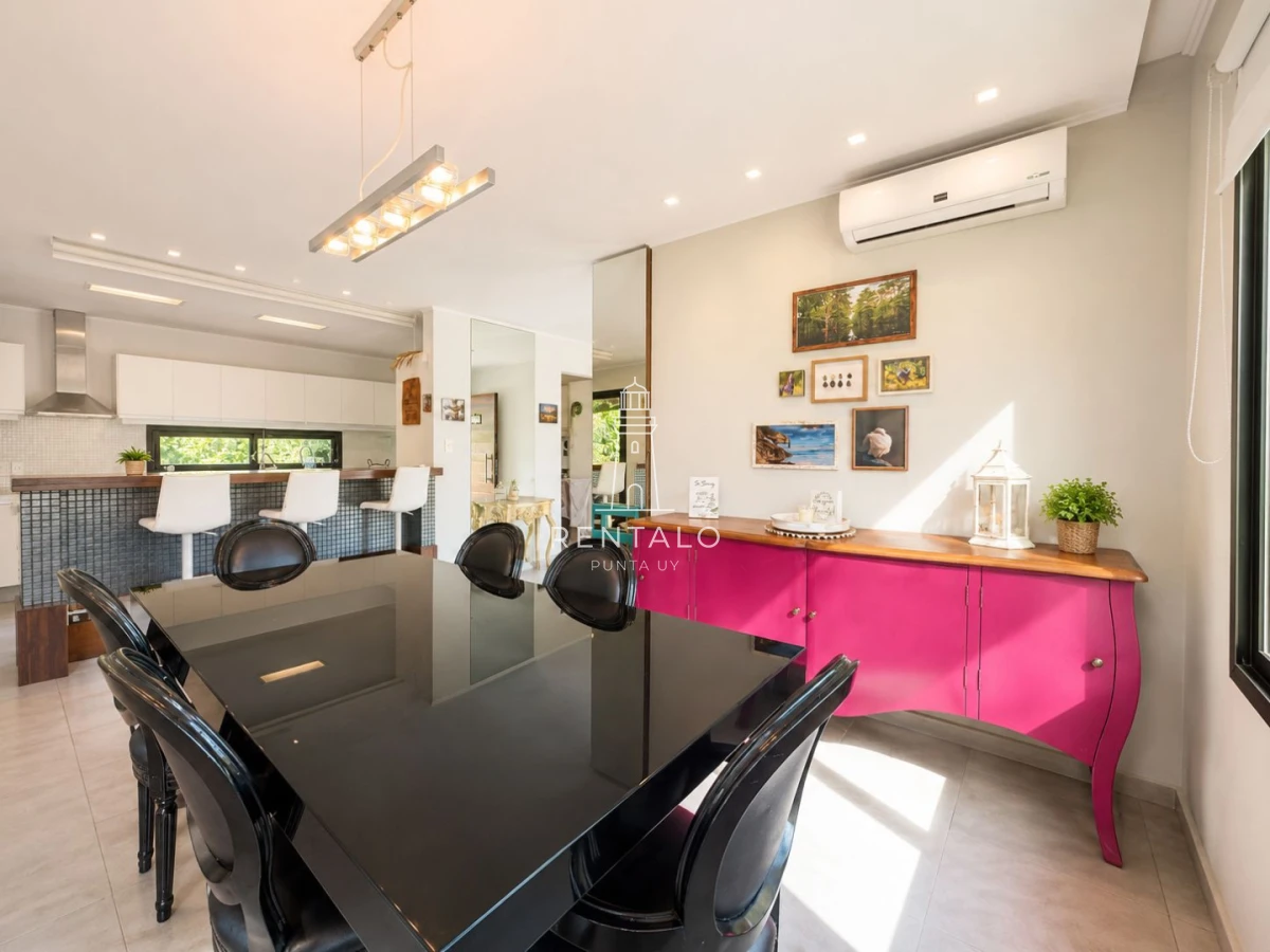 Casa ID.1302 - Casa de 3 dormitorios en alquiler, Barrio privado. Punta del este