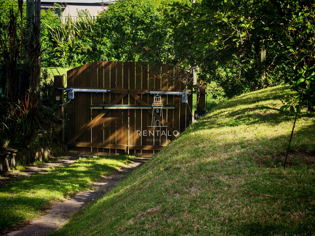 Casa ID.811 - Alquiler de temporada casa de 3 dormitorios en Punta del este 