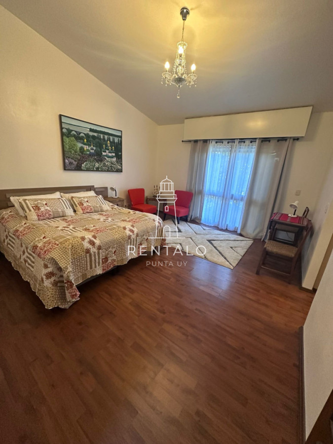 Casa ID.1313 - Casa en venta de 10 dormitorios en Punta del este con piscina