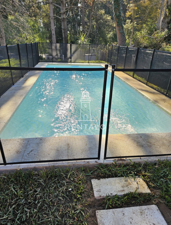 Casa ID.547 - Casa en alquiler en Punta del este de 5 dormitorios con piscina 