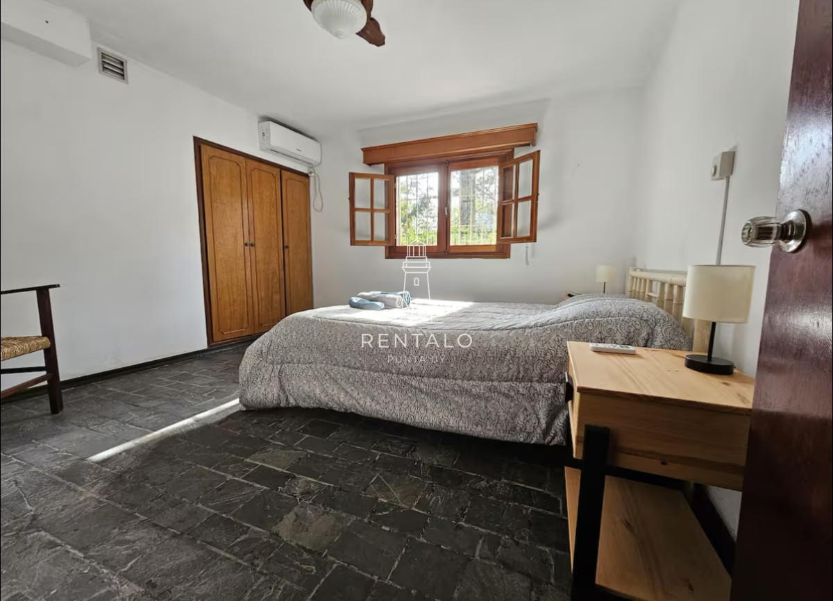 Casa ID.547 - Casa en alquiler en Punta del este de 5 dormitorios con piscina 