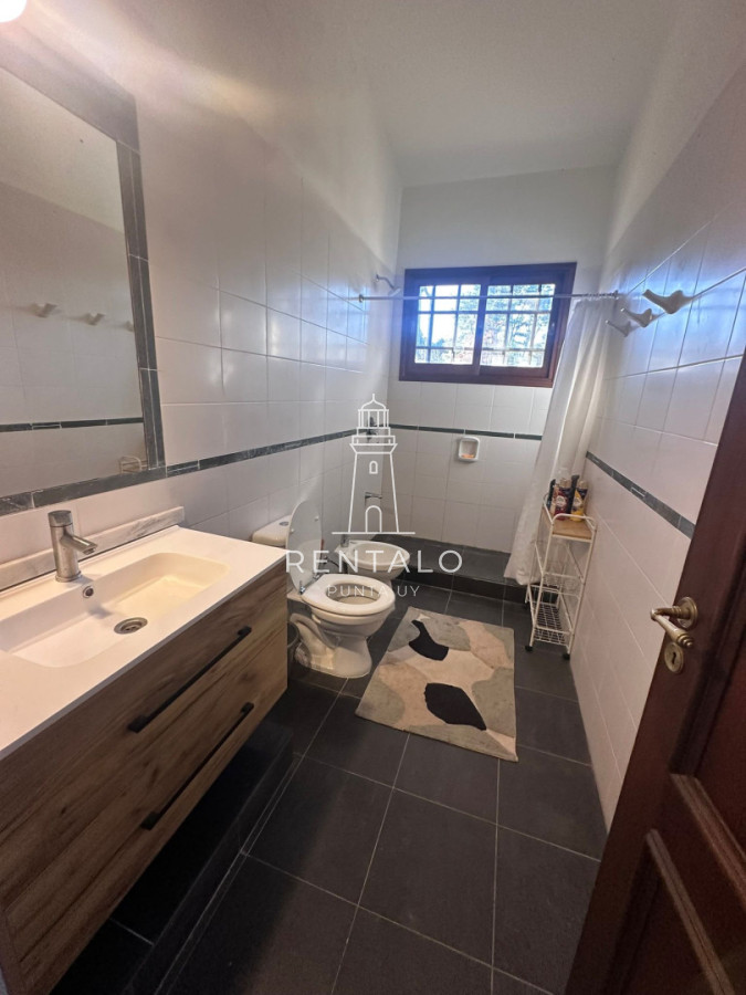 Casa ID.1313 - Casa en venta de 10 dormitorios en Punta del este con piscina