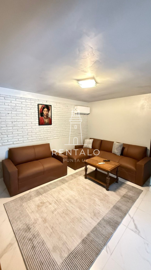 Casa ID.1313 - Casa en venta de 10 dormitorios en Punta del este con piscina