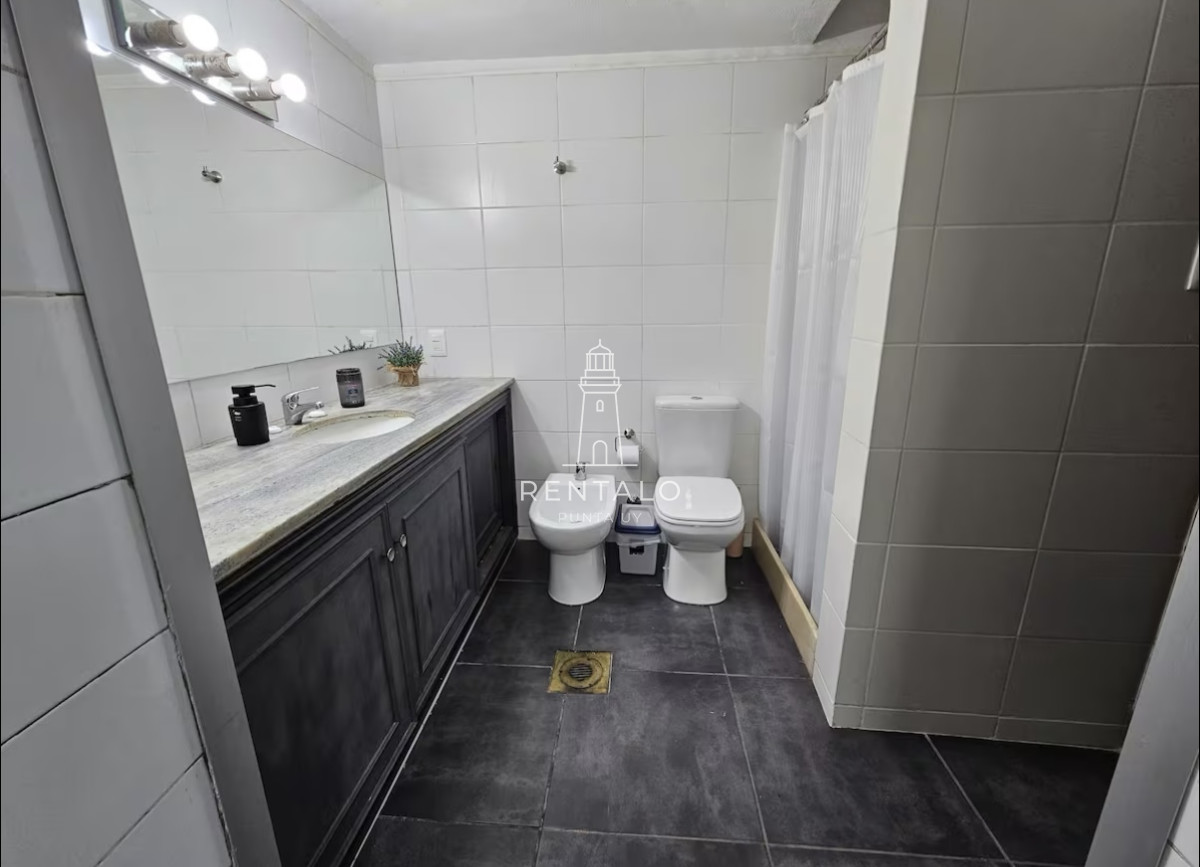 Casa ID.547 - Casa en alquiler en Punta del este de 5 dormitorios con piscina 