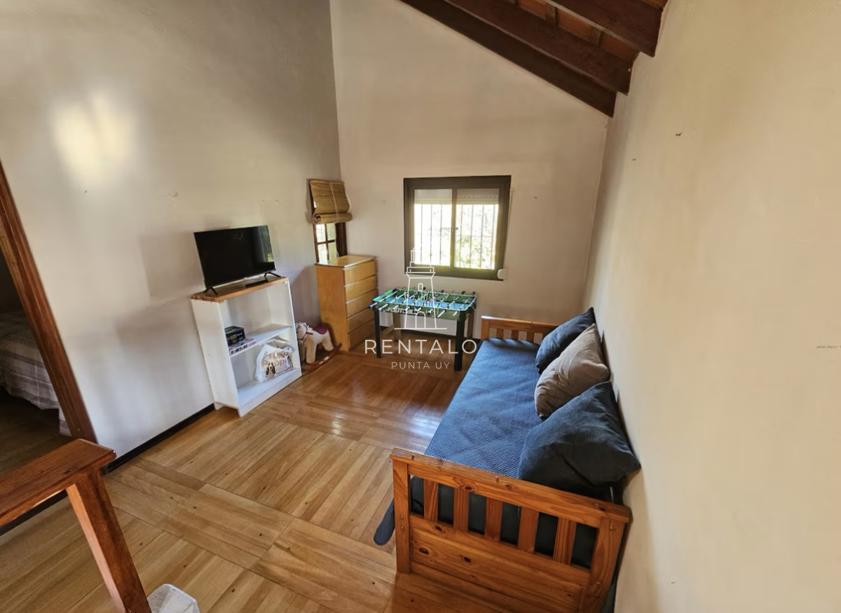 Casa ID.547 - Casa en alquiler en Punta del este de 5 dormitorios con piscina 