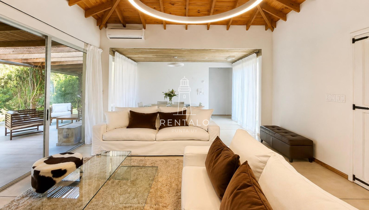 Casa ID.1305 - Casa en venta Rincon del Indio, Punta del este.