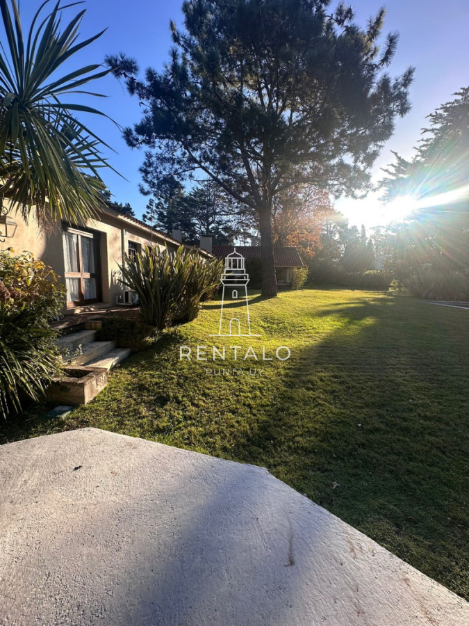 Casa ID.1313 - Casa en venta de 10 dormitorios en Punta del este con piscina