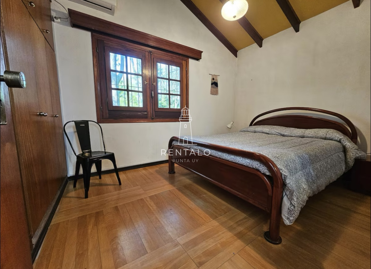 Casa ID.547 - Casa en alquiler en Punta del este de 5 dormitorios con piscina 