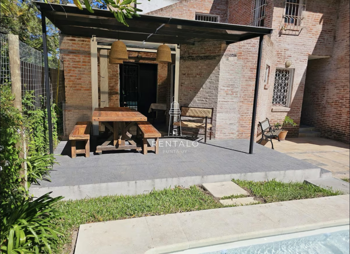 Casa ID.547 - Casa en alquiler en Punta del este de 5 dormitorios con piscina 