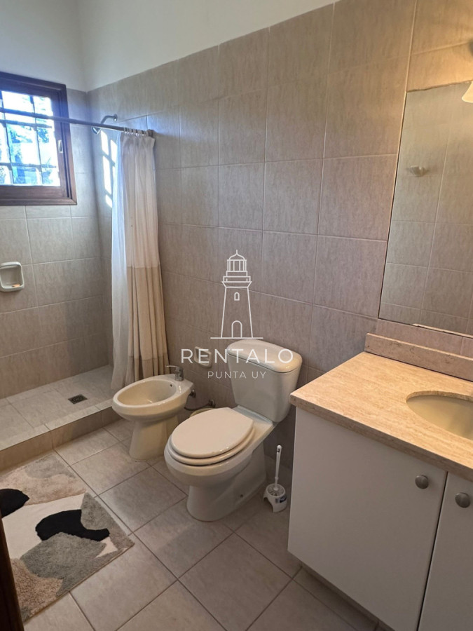Casa ID.1313 - Casa en venta de 10 dormitorios en Punta del este con piscina