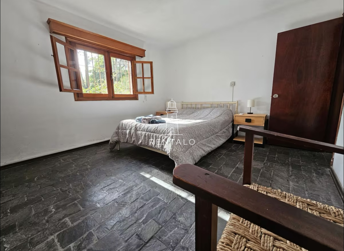 Casa ID.547 - Casa en alquiler en Punta del este de 5 dormitorios con piscina 