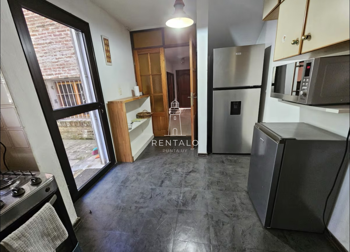 Casa ID.547 - Casa en alquiler en Punta del este de 5 dormitorios con piscina 