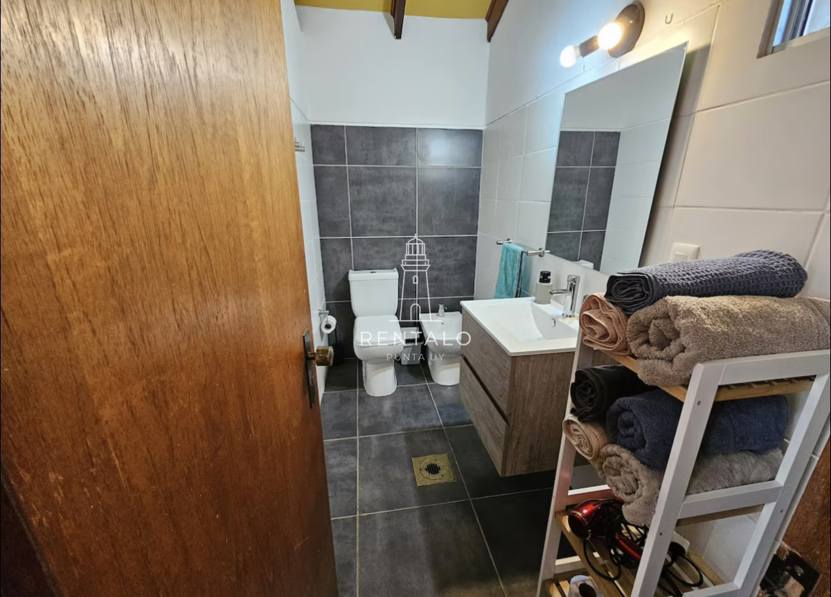 Casa ID.547 - Casa en alquiler en Punta del este de 5 dormitorios con piscina 