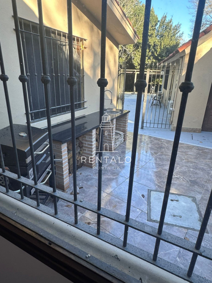 Casa ID.1313 - Casa en venta de 10 dormitorios en Punta del este con piscina