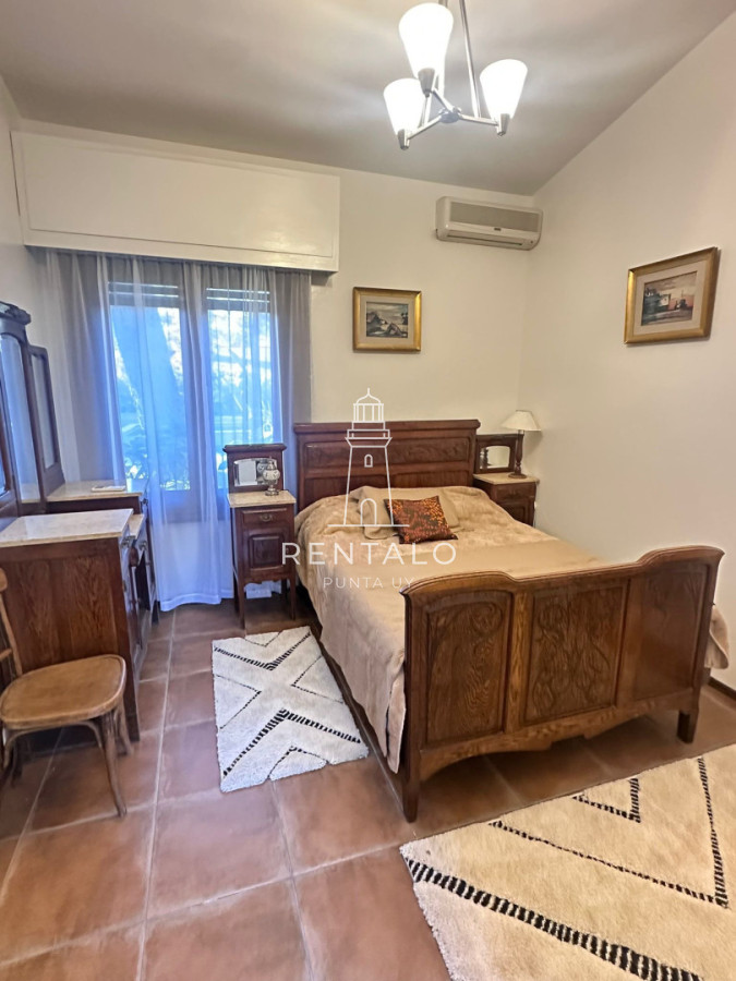 Casa ID.1313 - Casa en venta de 10 dormitorios en Punta del este con piscina