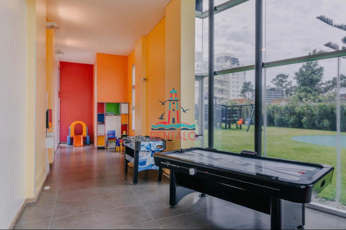 Apartamento ID.810 - En venta apartamento de 2 dormitorios en Punta del este con parrillero y vista al mar