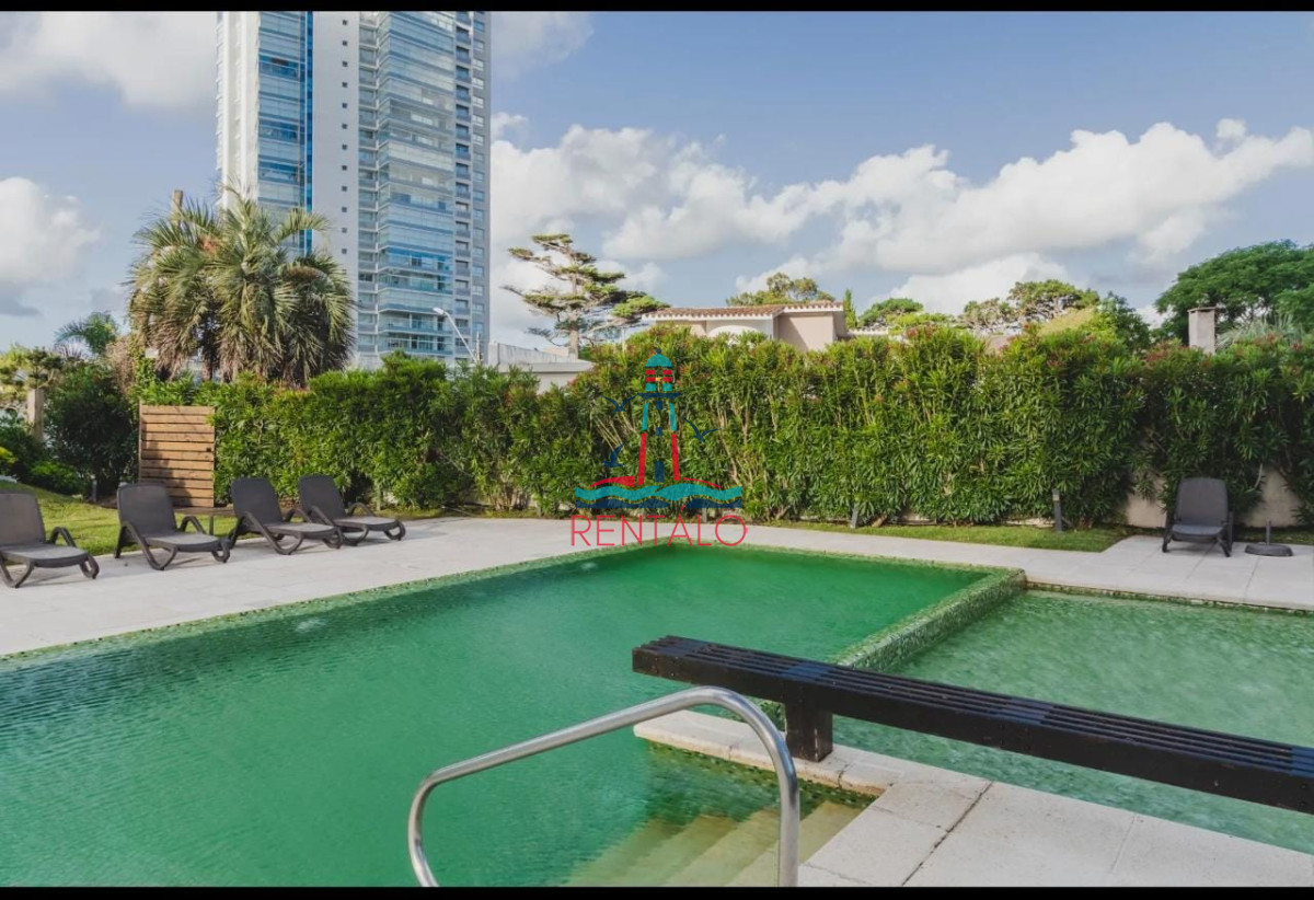 Apartamento ID.810 - En venta apartamento de 2 dormitorios en Punta del este con parrillero y vista al mar