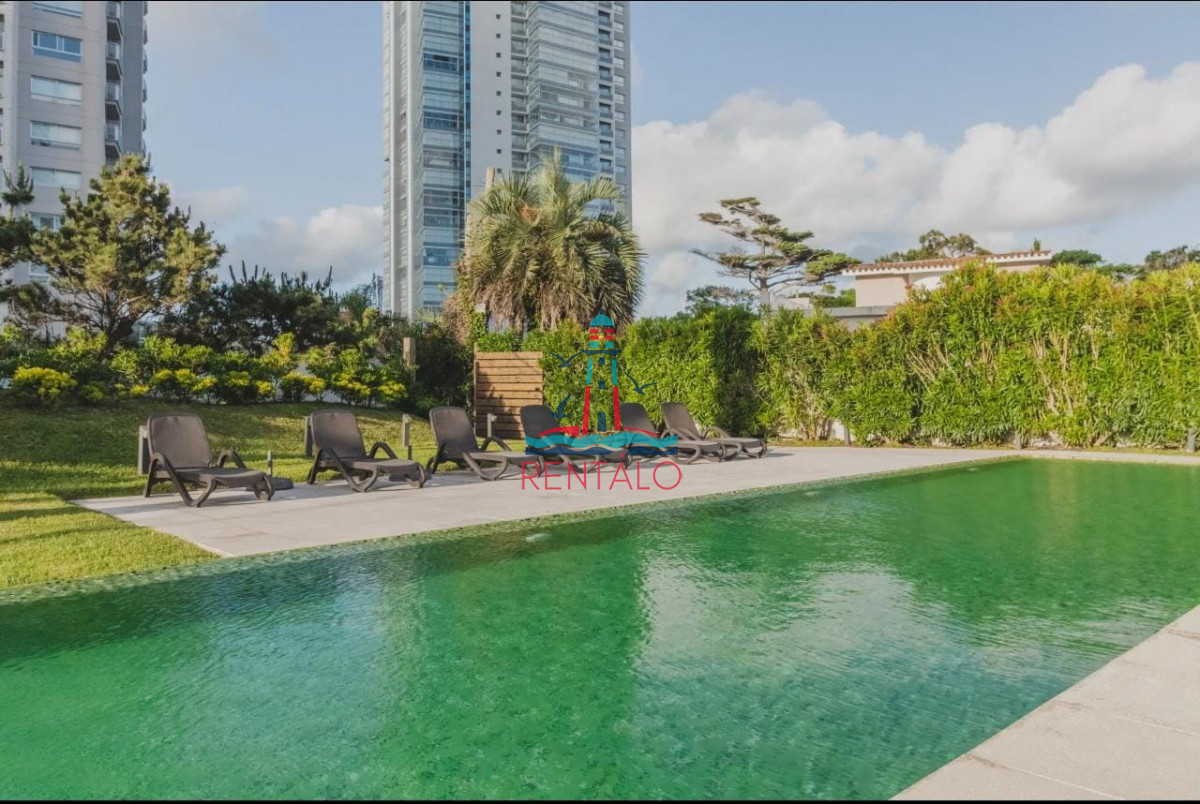 Apartamento ID.810 - En venta apartamento de 2 dormitorios en Punta del este con parrillero y vista al mar