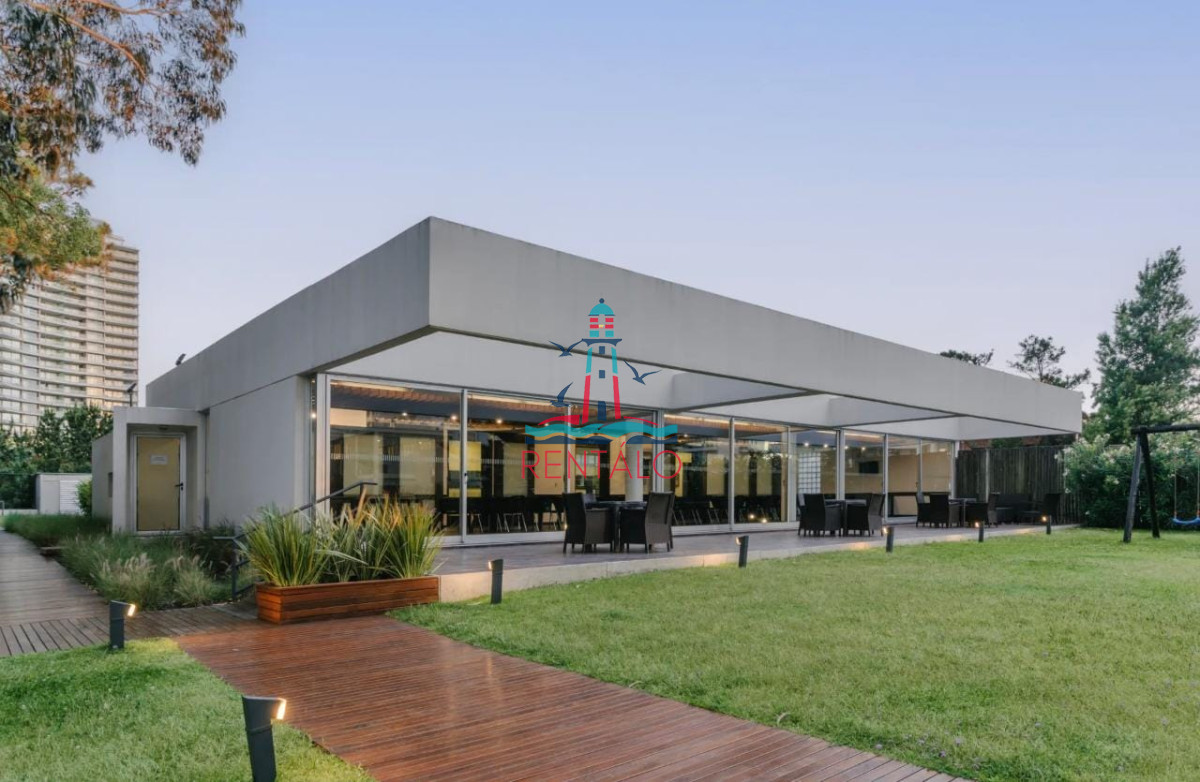 Apartamento ID.810 - En venta apartamento de 2 dormitorios en Punta del este con parrillero y vista al mar