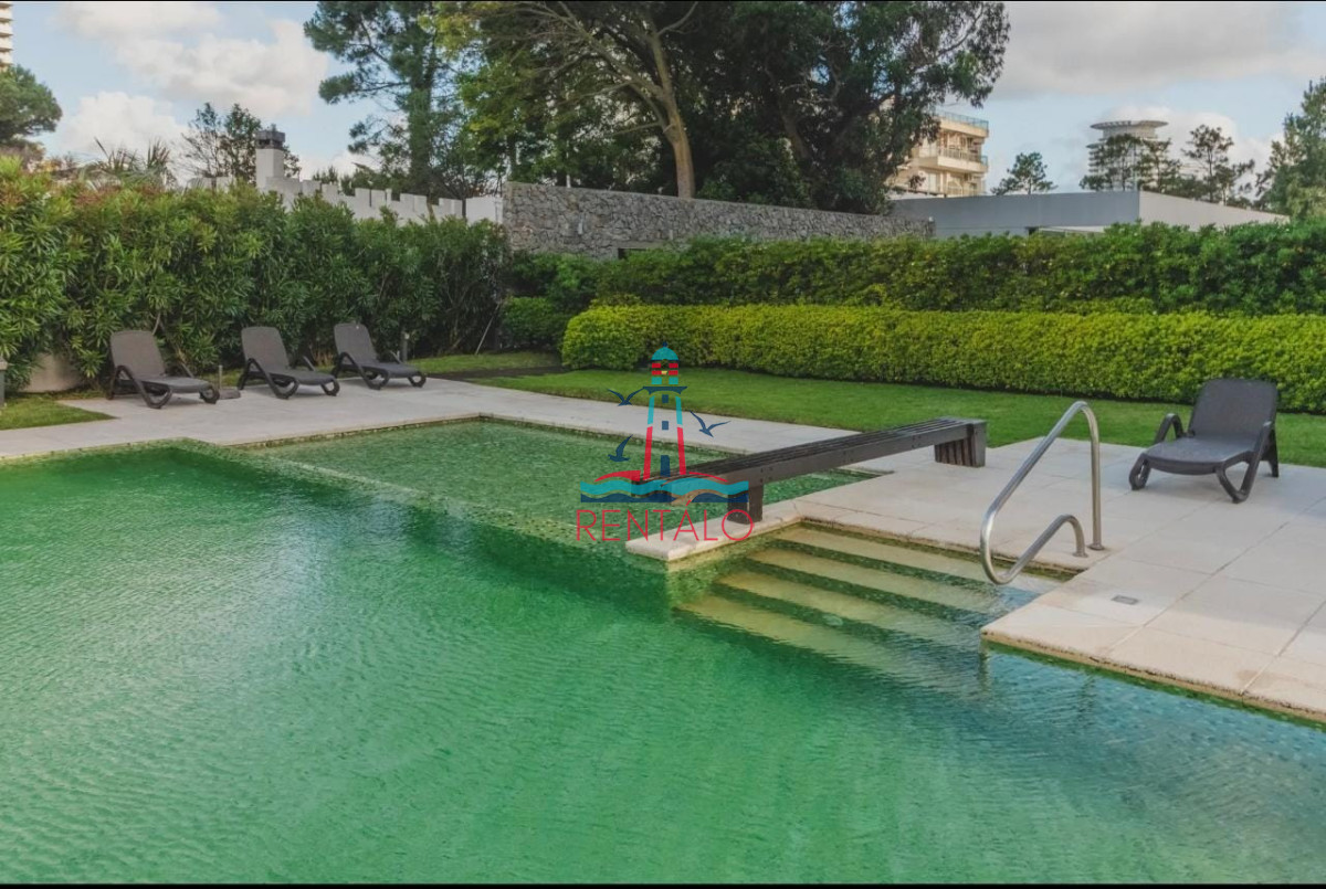 Apartamento ID.810 - En venta apartamento de 2 dormitorios en Punta del este con parrillero y vista al mar