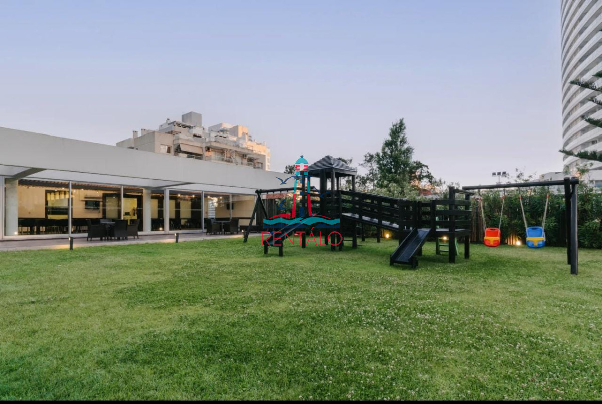 Apartamento ID.810 - En venta apartamento de 2 dormitorios en Punta del este con parrillero y vista al mar