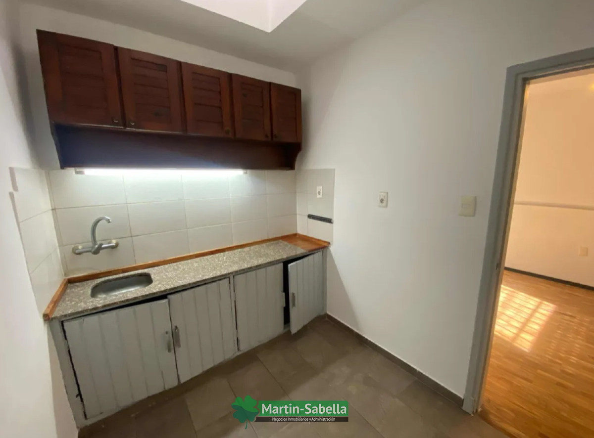 Apartamento ID.5 - Apartamento En Alquiler  Ciudad Vieja  1 Dormitorio Próximo Al Hospital  Maciel  