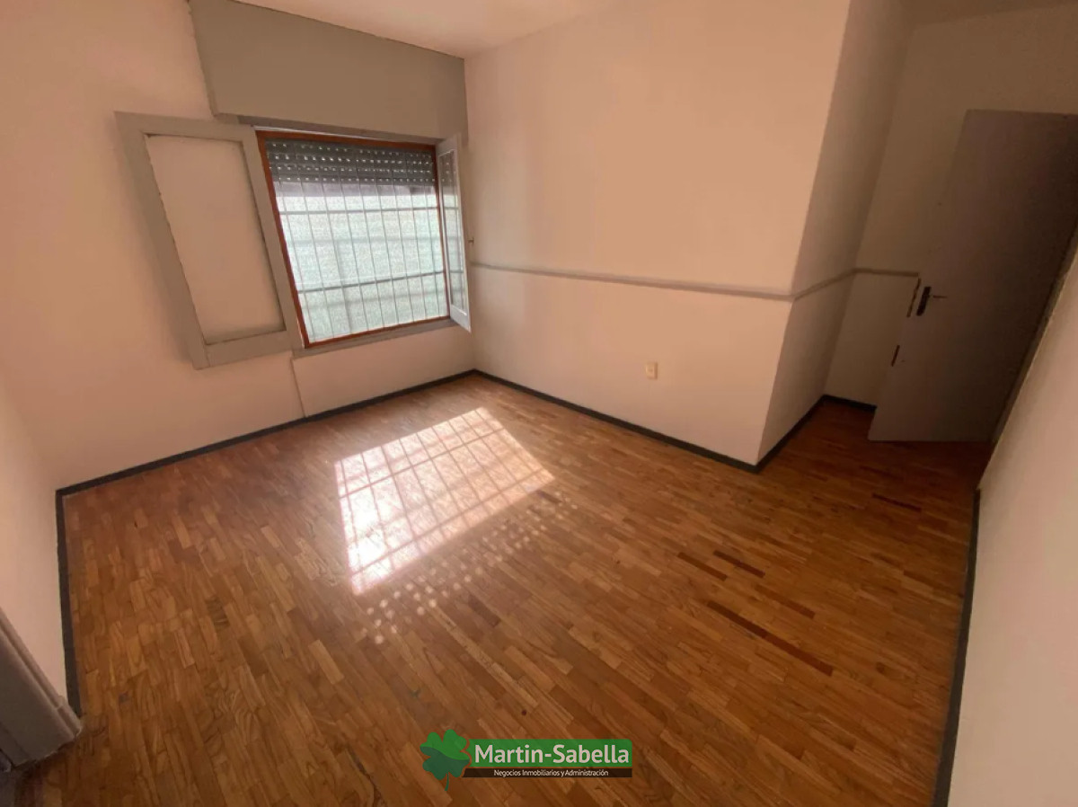 Apartamento ID.5 - Apartamento En Alquiler  Ciudad Vieja  1 Dormitorio Próximo Al Hospital  Maciel  