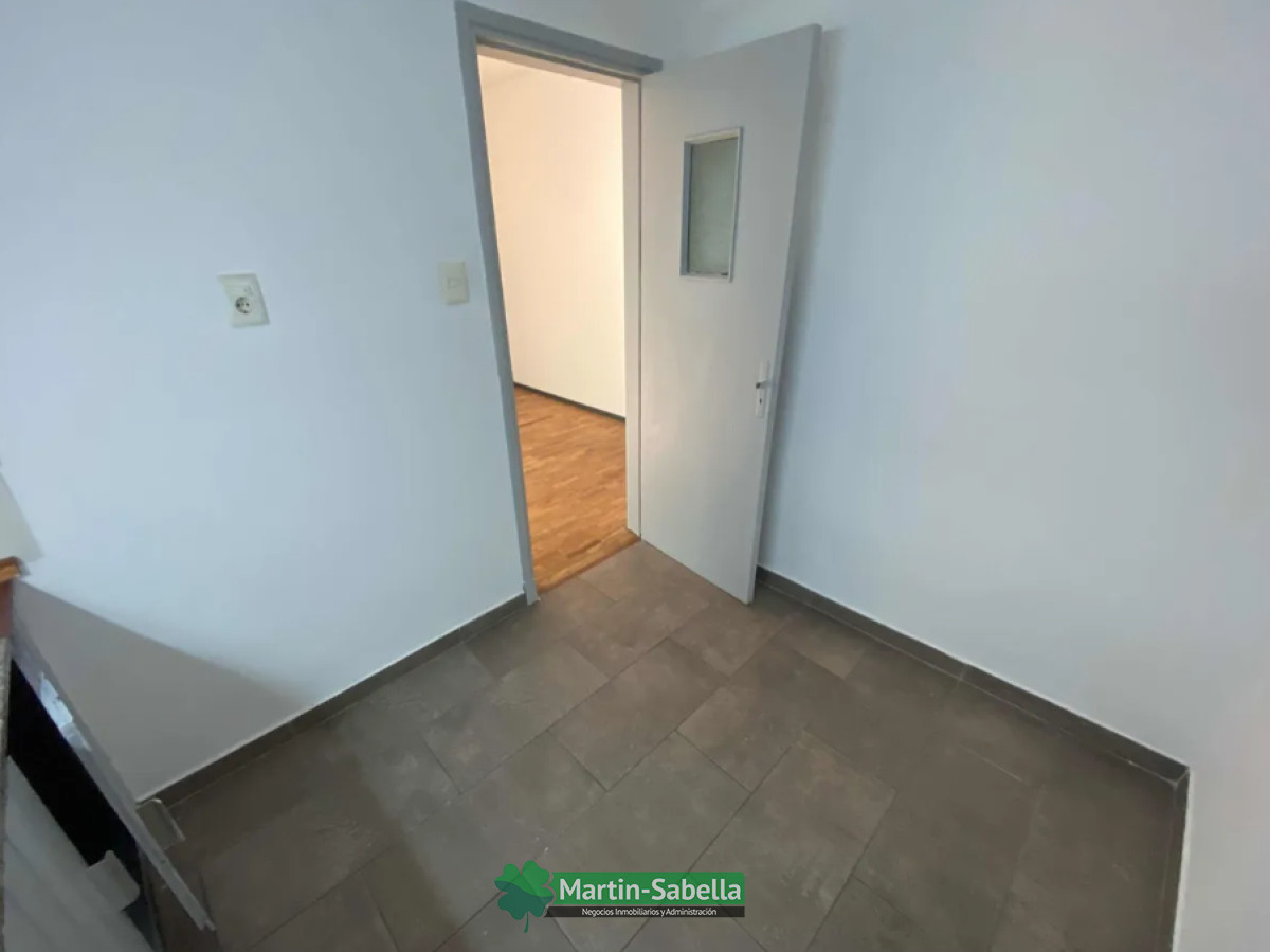 Apartamento ID.5 - Apartamento En Alquiler  Ciudad Vieja  1 Dormitorio Próximo Al Hospital  Maciel  