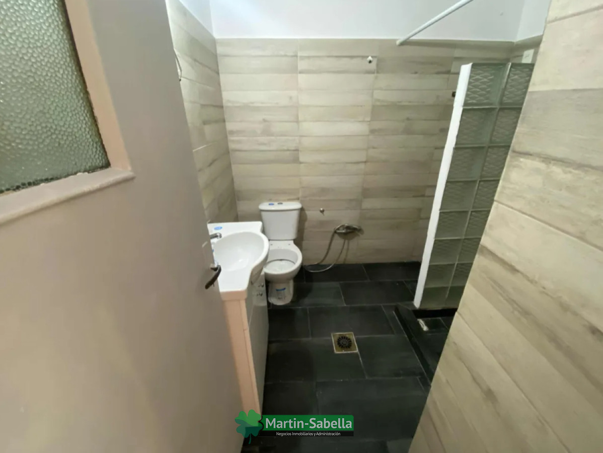 Apartamento ID.5 - Apartamento En Alquiler  Ciudad Vieja  1 Dormitorio Próximo Al Hospital  Maciel  