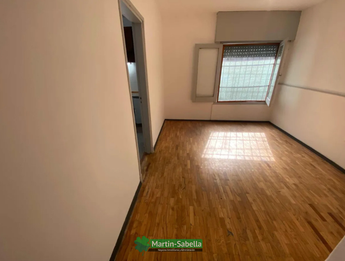 Apartamento ID.5 - Apartamento En Alquiler  Ciudad Vieja  1 Dormitorio Próximo Al Hospital  Maciel  