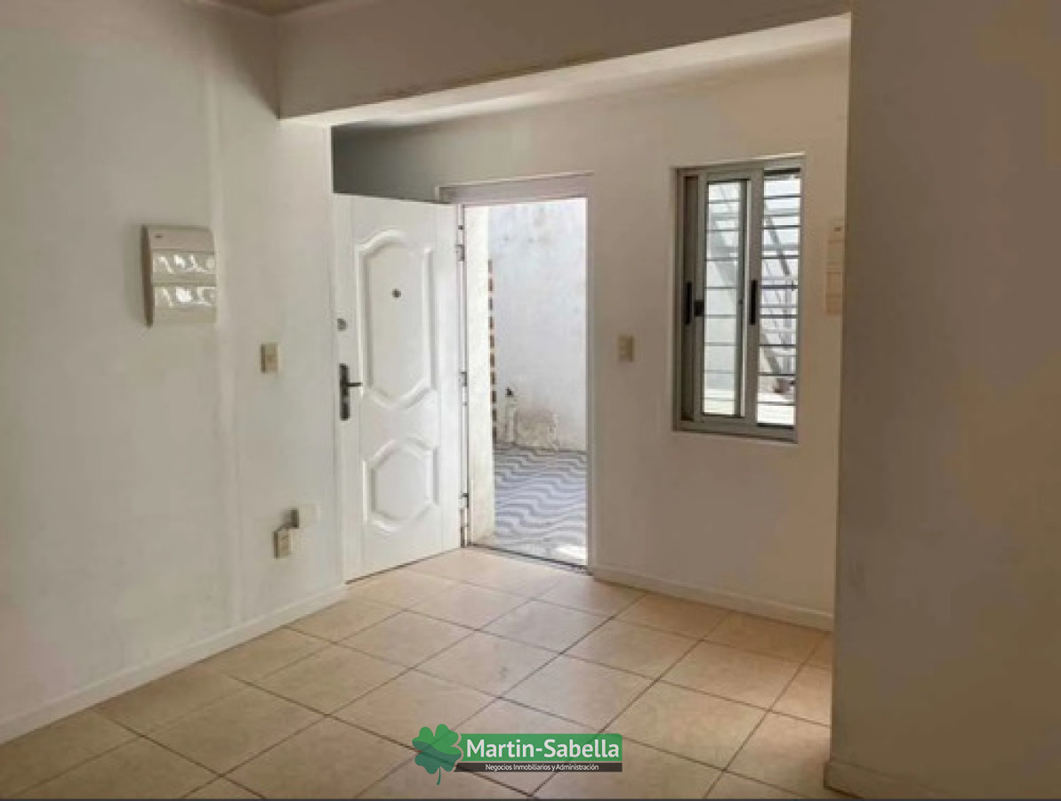 Apartamento ID.143/Apartamento-en-alquiler--La-Comercial- - Apartamento en alquiler - La Comercial 