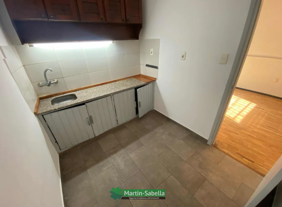 Apartamento ID.5 - Apartamento En Alquiler  Ciudad Vieja  1 Dormitorio Próximo Al Hospital  Maciel  