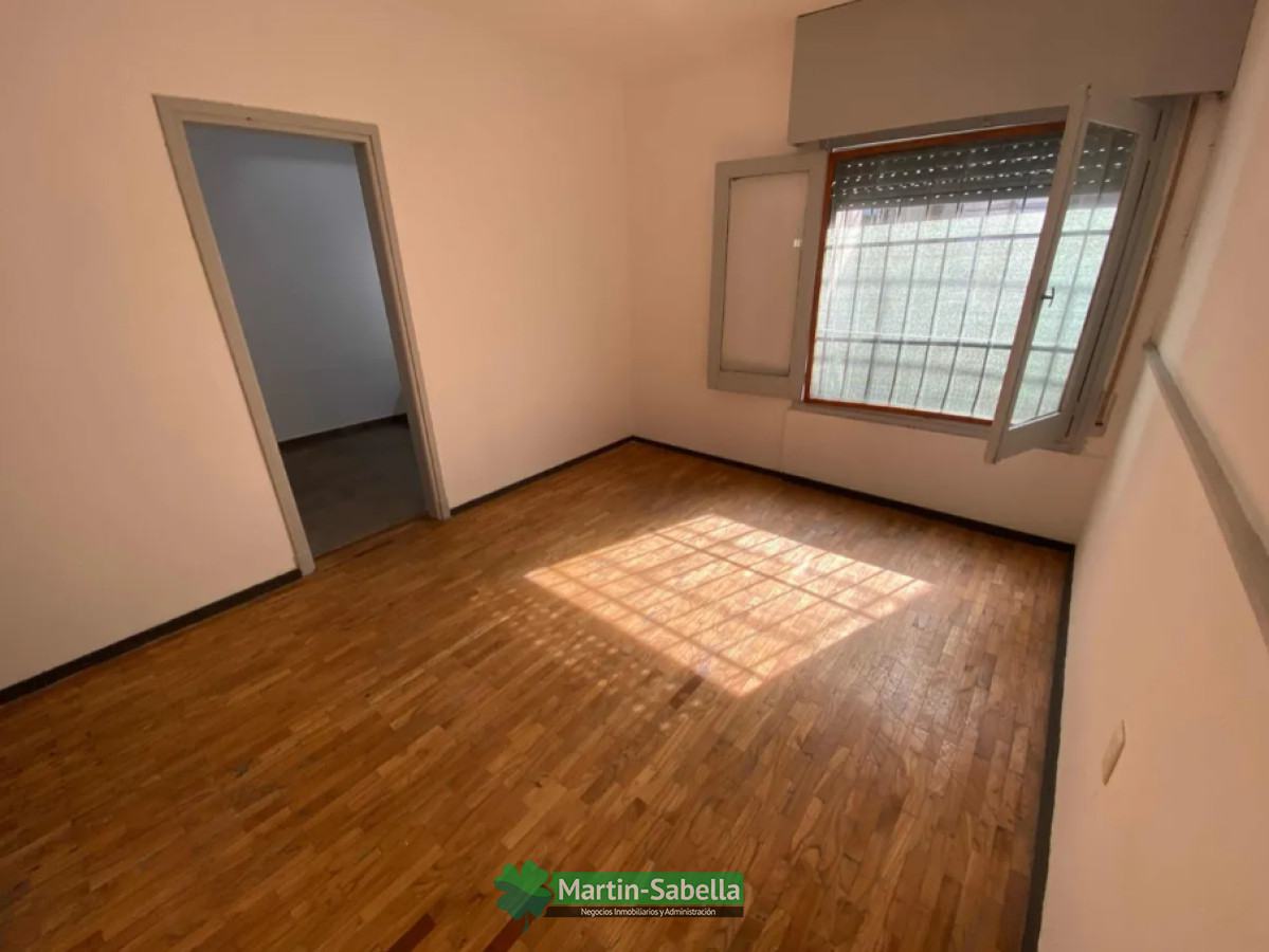 Apartamento ID.5 - Apartamento En Alquiler  Ciudad Vieja  1 Dormitorio Próximo Al Hospital  Maciel  