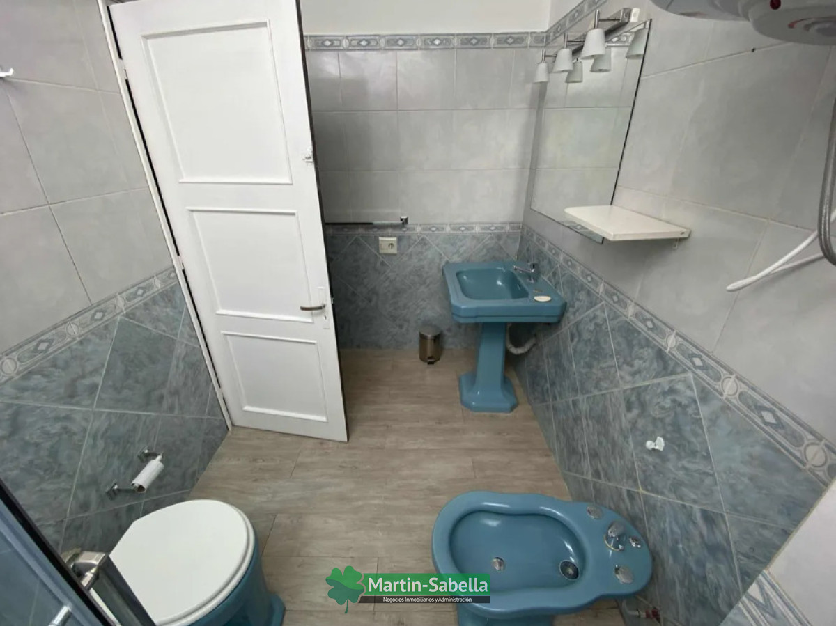 Casa ID.254/Casa-en-alquiler--Tres-Cruces- - Casa en alquiler - Tres Cruces 