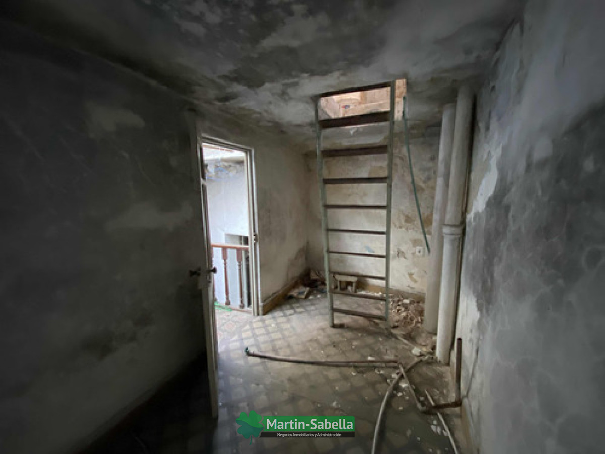 Casa ID.210/Casa-En-Venta-Para-Reciclar-Sobre-Av-Garibaldi--La-Figurita- - Casa En Venta Para Reciclar Sobre Av Garibaldi - La Figurita 
