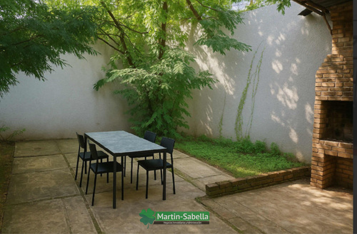 Casa ID.13 - Casa En Venta Parque Rodo Con Garage Y Fondo Con Parrillero