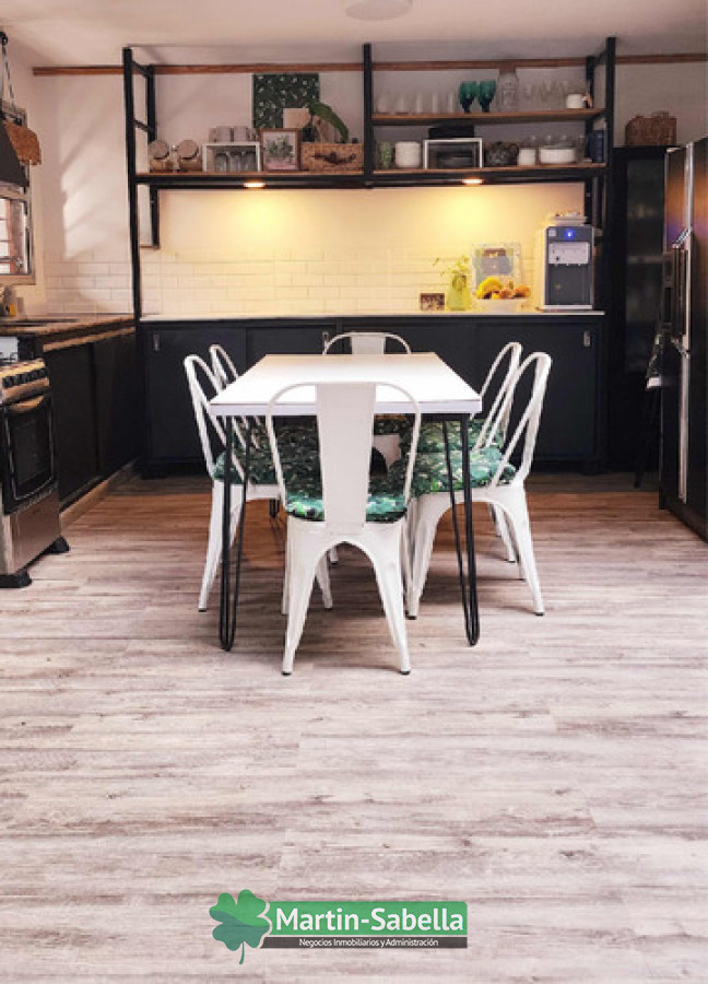 Casa ID.14 - Casa En Venta Cordón Con Garage Y Fondo Con Parrillero