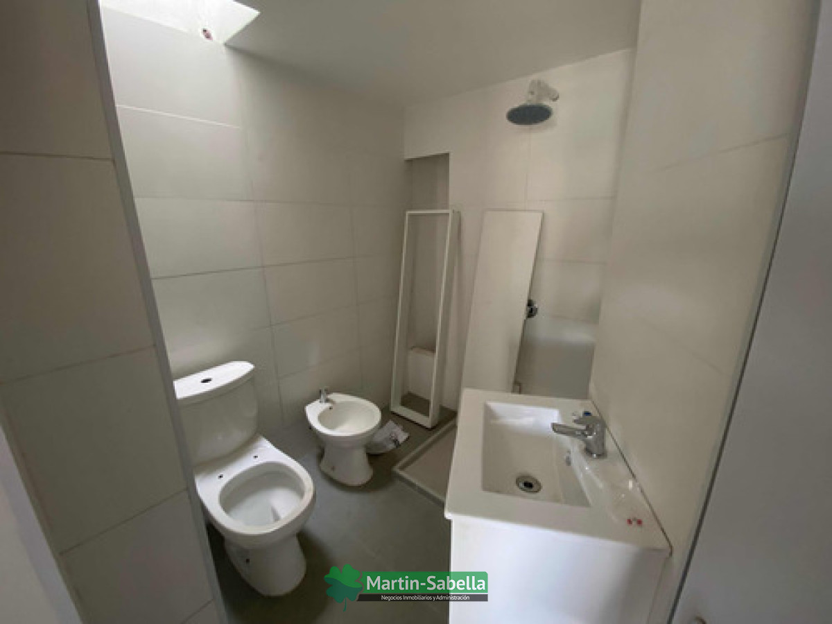 Casa ID.303/Casa-en-alquiler--La-Blanqueada- - Casa en alquiler - La Blanqueada 