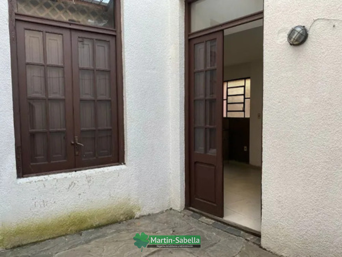 Casa ID.381/Casa-en-alquiler--Tres-Cruces- - Casa en alquiler - Tres Cruces 