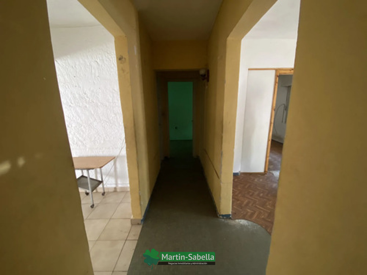 Casa ID.372/Casa-Y-Apartamento-Con-10-O-12-Cocheras-En-Venta-La-Blanqueada-Ideal-Para-Renta-Posibilidad-De-Dividir-En-3-Unidades-Más-10-O-12-Cocheras-Con-Entrada-Independiente - Casa Y Apartamento Con 10 O 12 Cocheras  En Venta La Blanqueada Ideal Para Renta Posibilidad De Dividir En 3 Unidades Más 10 O 12 Cocheras Con Entrada Independiente