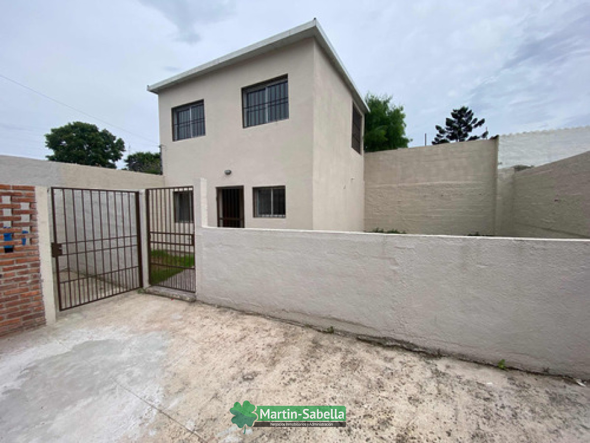 Casa ID.2 - Casa Propiedad Horizontal Duplex  Al Fondo Malvin Lado Norte A 1  Cuadra De Av. Italia 