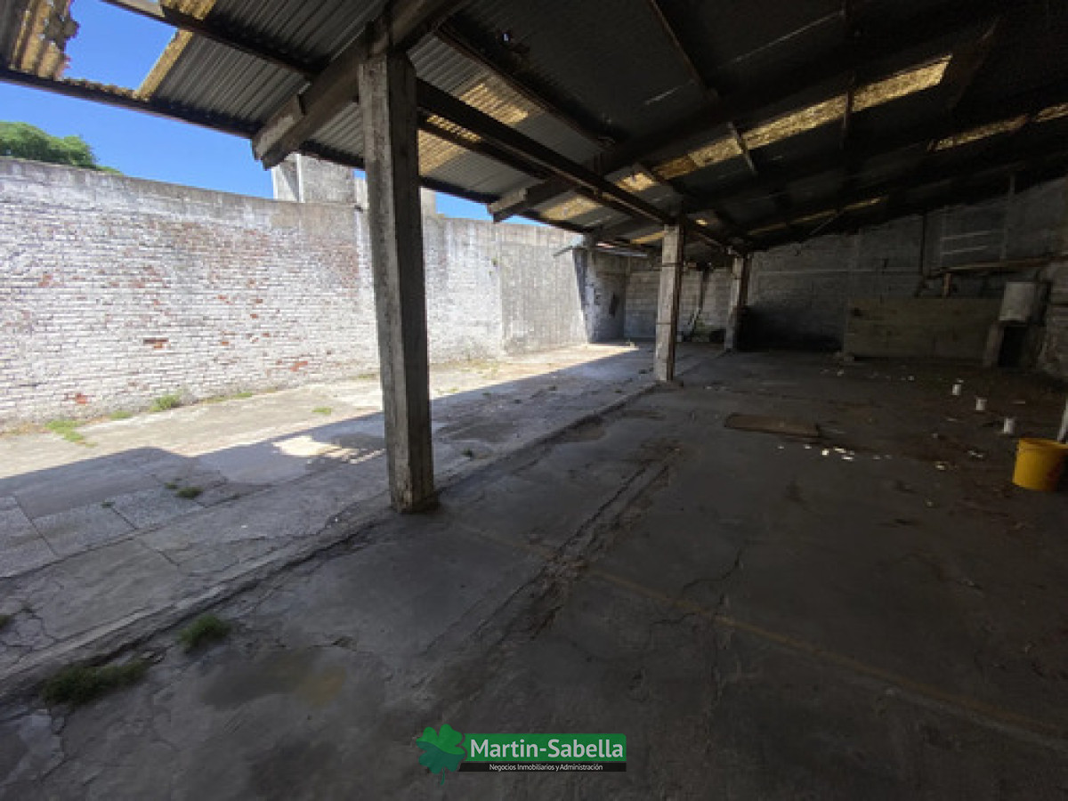 Casa ID.372/Casa-Y-Apartamento-Con-10-O-12-Cocheras-En-Venta-La-Blanqueada-Ideal-Para-Renta-Posibilidad-De-Dividir-En-3-Unidades-Más-10-O-12-Cocheras-Con-Entrada-Independiente - Casa Y Apartamento Con 10 O 12 Cocheras  En Venta La Blanqueada Ideal Para Renta Posibilidad De Dividir En 3 Unidades Más 10 O 12 Cocheras Con Entrada Independiente