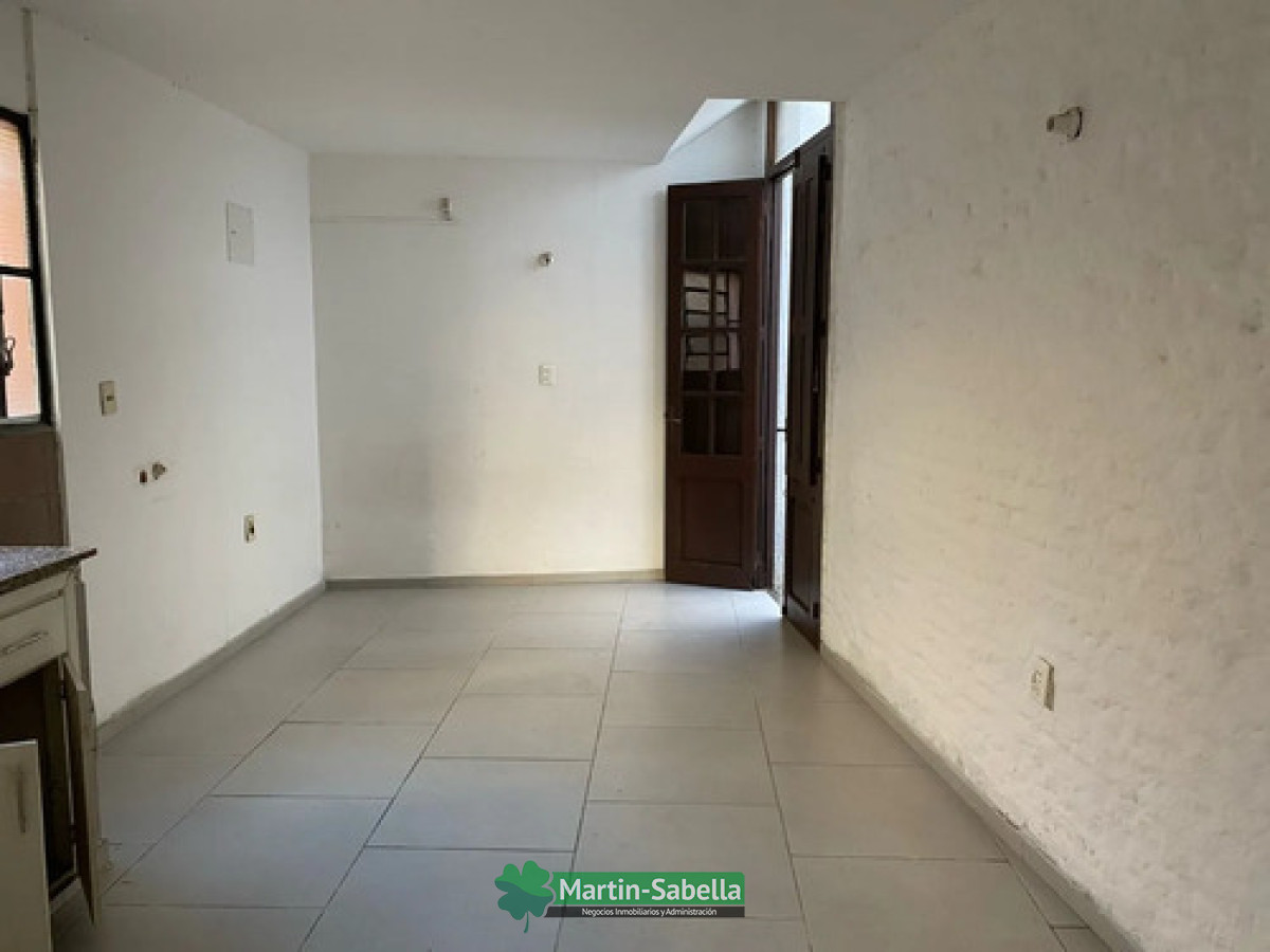 Casa ID.381/Casa-en-alquiler--Tres-Cruces- - Casa en alquiler - Tres Cruces 