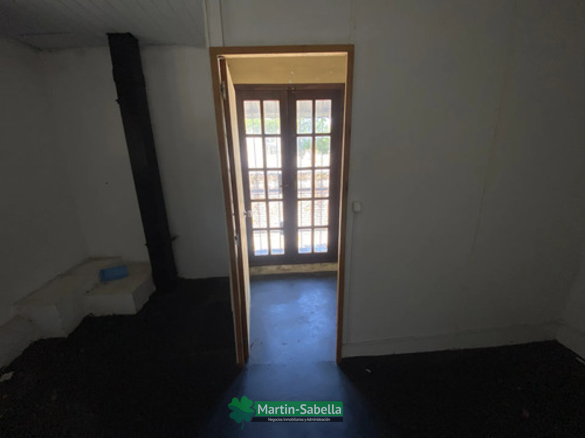 Casa ID.372/Casa-Y-Apartamento-Con-10-O-12-Cocheras-En-Venta-La-Blanqueada-Ideal-Para-Renta-Posibilidad-De-Dividir-En-3-Unidades-Más-10-O-12-Cocheras-Con-Entrada-Independiente - Casa Y Apartamento Con 10 O 12 Cocheras  En Venta La Blanqueada Ideal Para Renta Posibilidad De Dividir En 3 Unidades Más 10 O 12 Cocheras Con Entrada Independiente