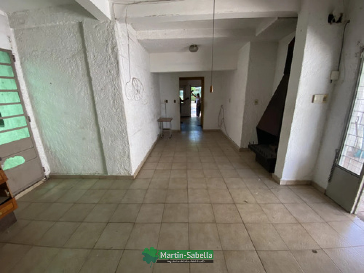 Casa ID.372/Casa-Y-Apartamento-Con-10-O-12-Cocheras-En-Venta-La-Blanqueada-Ideal-Para-Renta-Posibilidad-De-Dividir-En-3-Unidades-Más-10-O-12-Cocheras-Con-Entrada-Independiente - Casa Y Apartamento Con 10 O 12 Cocheras  En Venta La Blanqueada Ideal Para Renta Posibilidad De Dividir En 3 Unidades Más 10 O 12 Cocheras Con Entrada Independiente