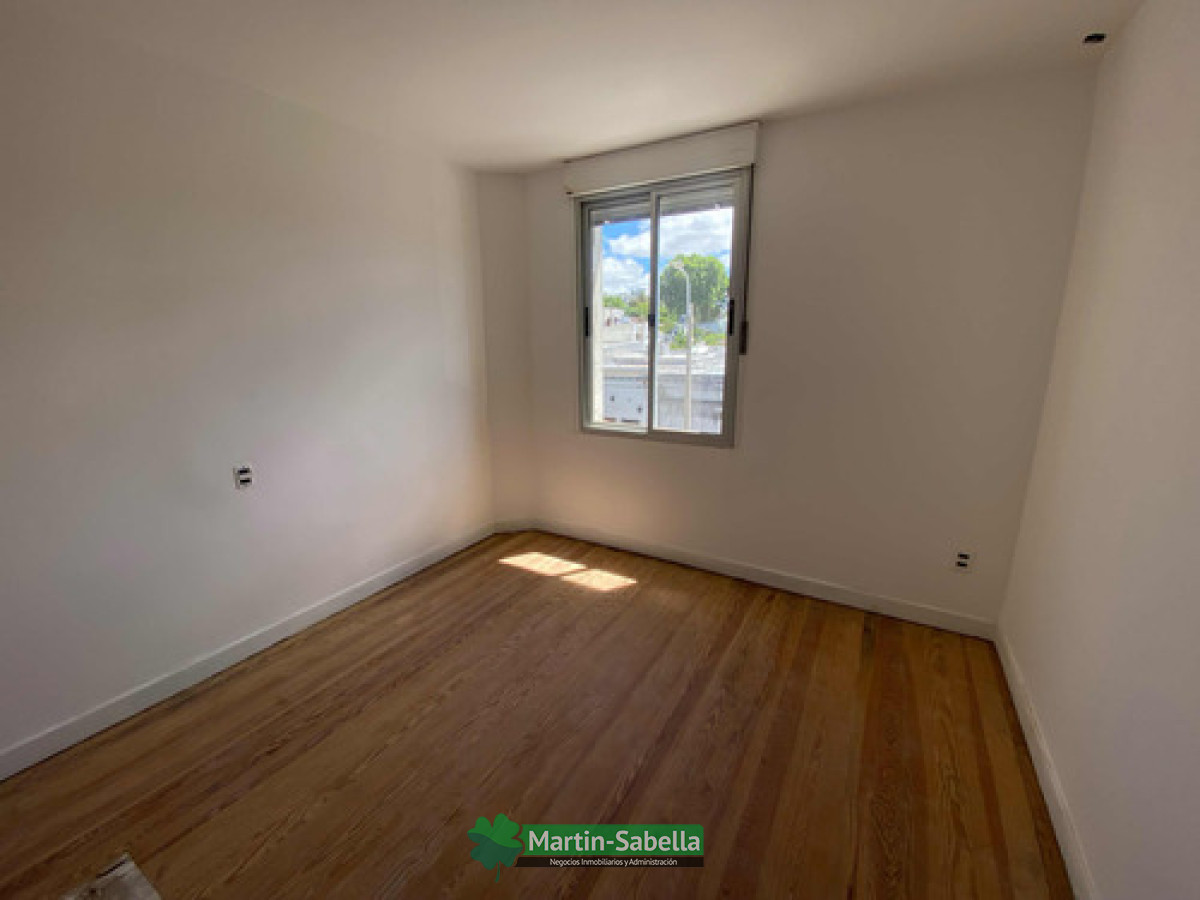 Casa ID.303/Casa-en-alquiler--La-Blanqueada- - Casa en alquiler - La Blanqueada 