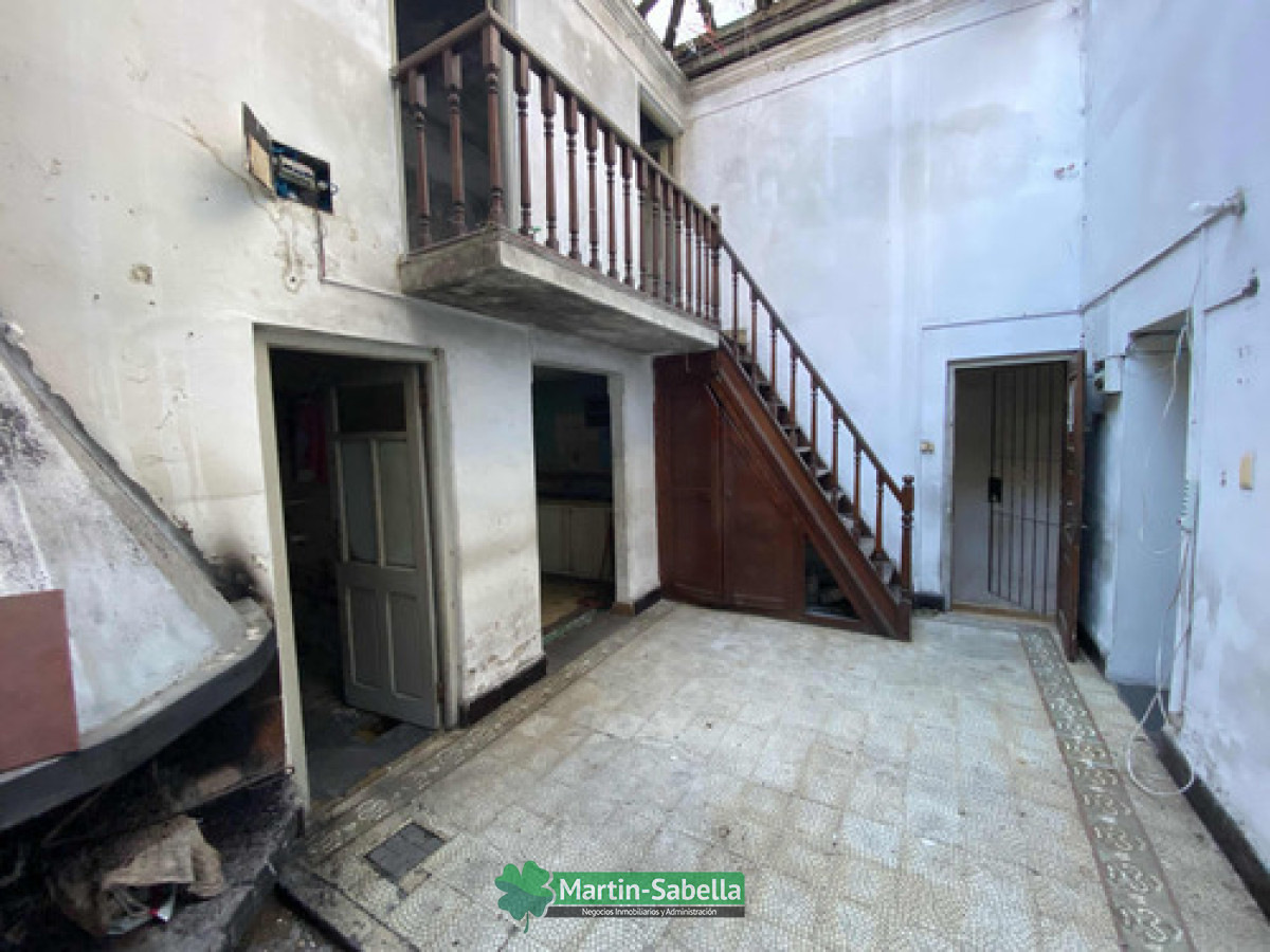 Casa ID.208 - Casa En Venta Para Reciclar Sobre Av Garibaldi - La Comercial