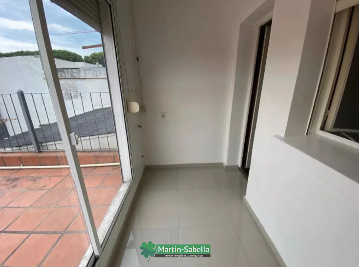 Casa ID.254/Casa-en-alquiler--Tres-Cruces- - Casa en alquiler - Tres Cruces 