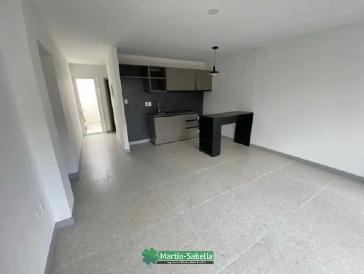 Casa ID.421/Casa-en-alquiler--Tres-Cruces- - Casa en alquiler - Tres Cruces 