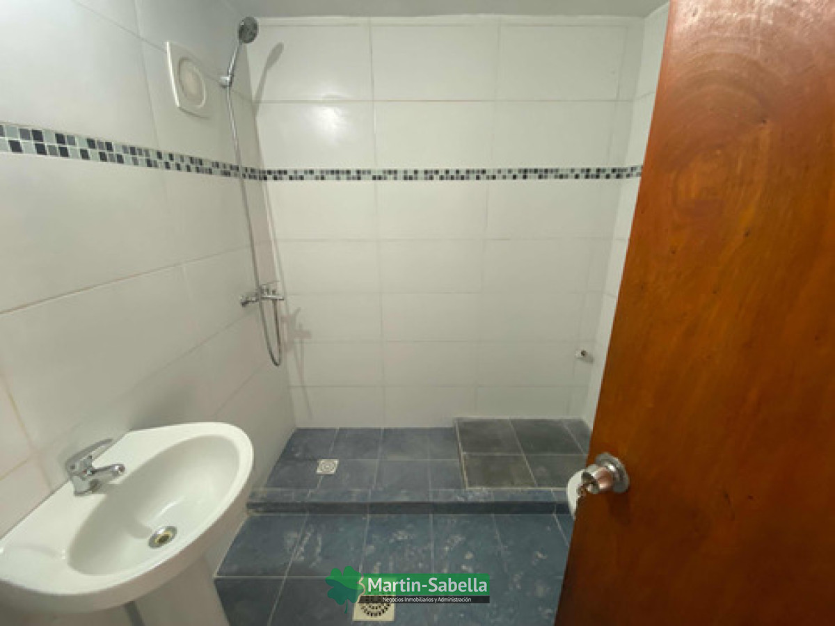 Casa ID.2 - Casa Propiedad Horizontal Duplex  Al Fondo Malvin Lado Norte A 1  Cuadra De Av. Italia 